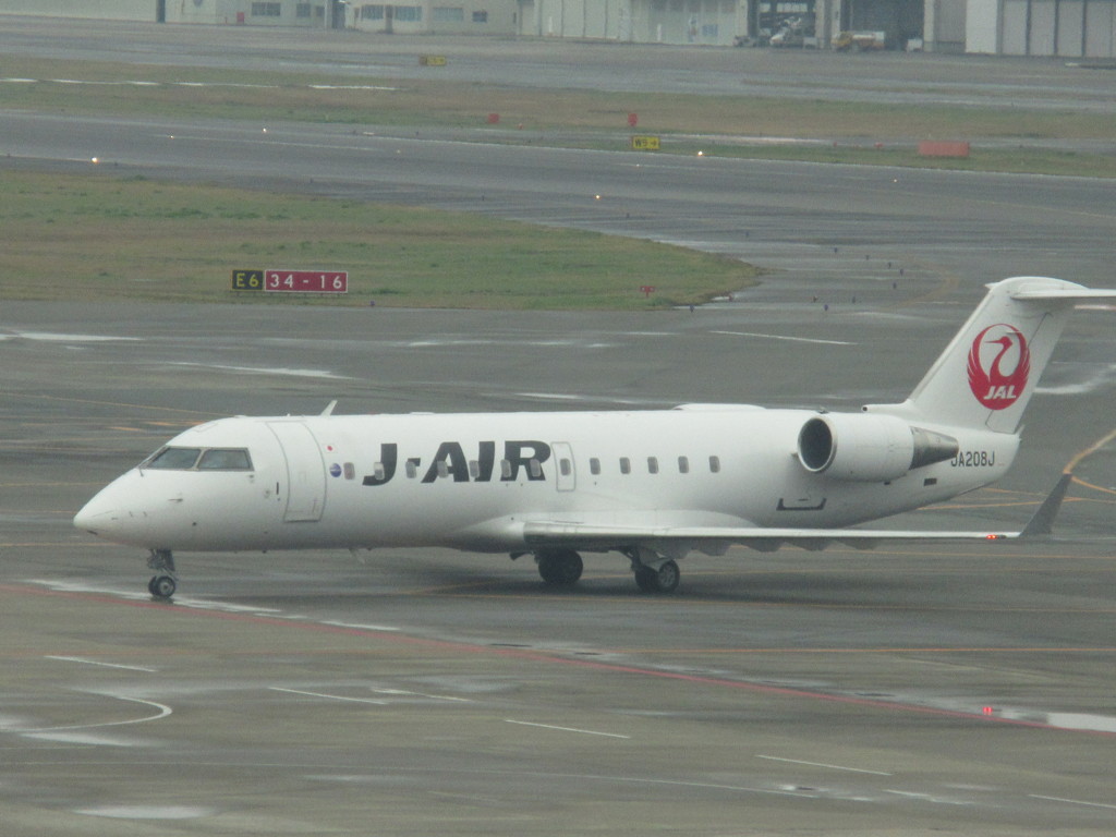 J-AIR　CRJ200到着