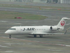 J-AIR　CRJ200到着