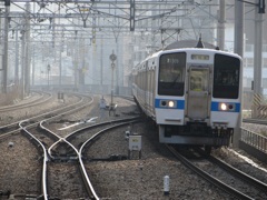 吉塚駅に到着する４１５系門司港行き