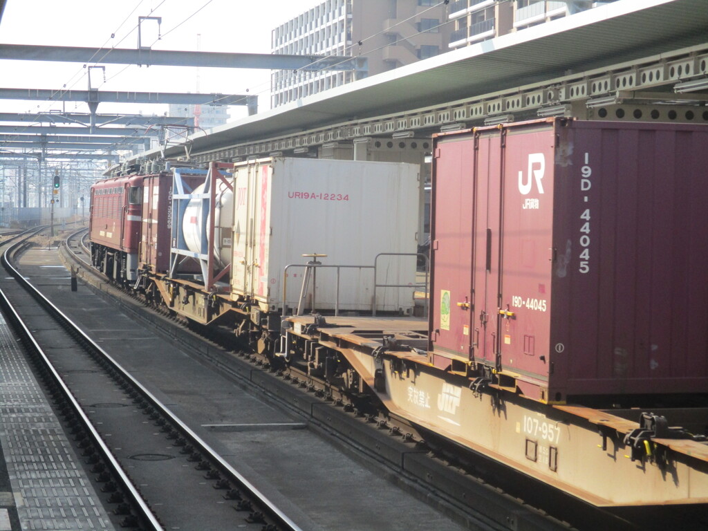 吉塚駅通過のED76貨物　②