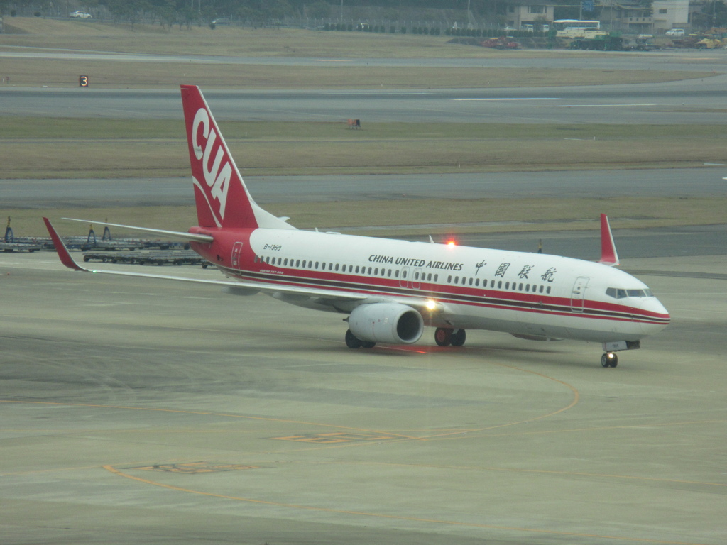 中国聯合航空 Boeing 737-800 ①
