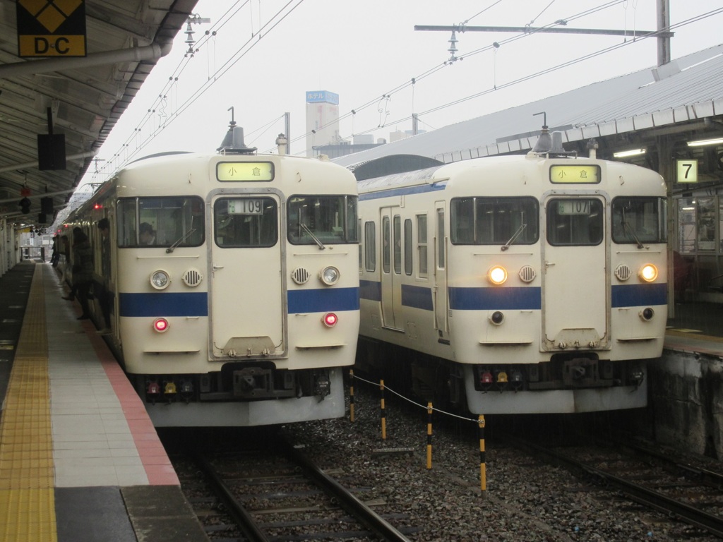 昨日の下関駅にて　2両並んだ415系