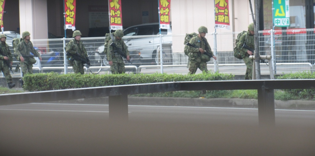 街中を歩く自衛隊員　①