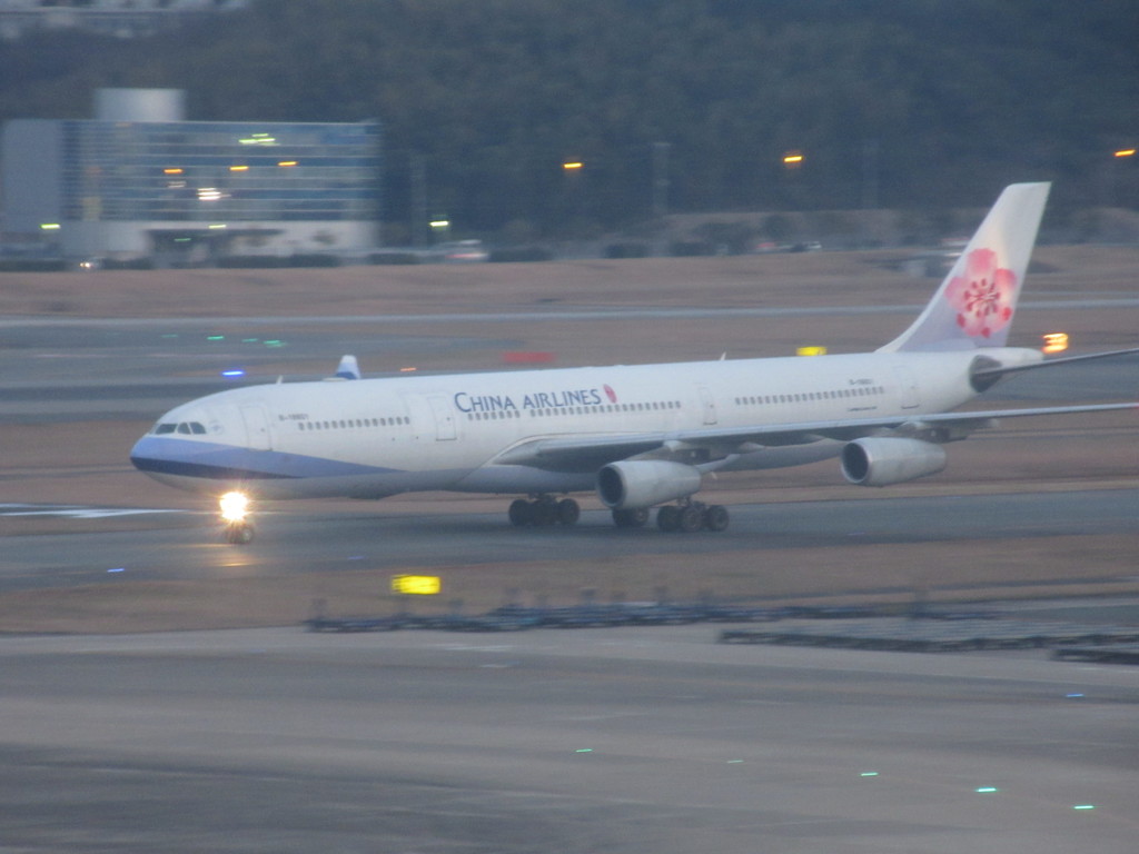 CHINA AIRLINE  A340-300到着①