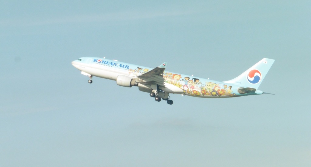 KOREAN　A330-200　HL8212離陸