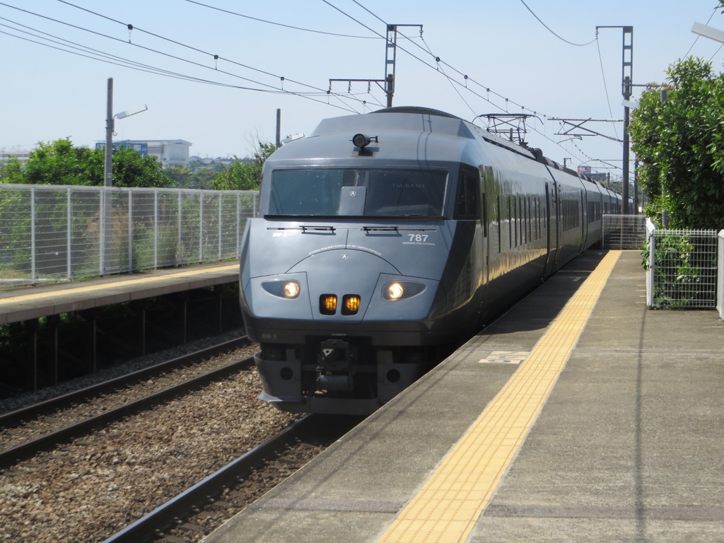 787系都府楼南通過