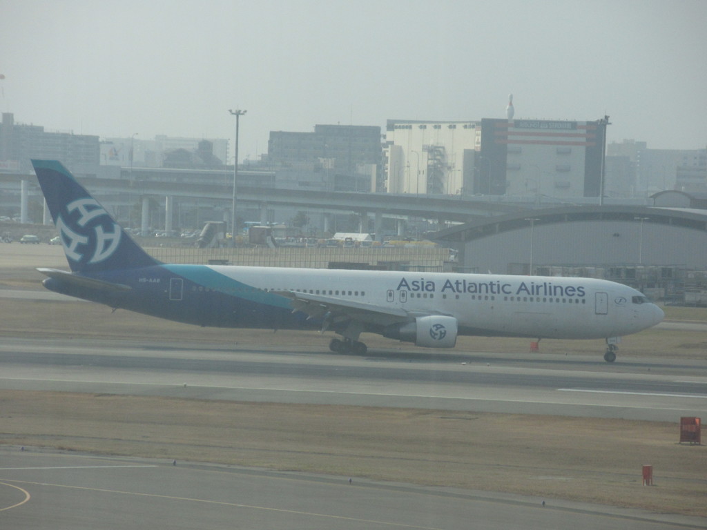 アジアアトランティック　B767-300到着①