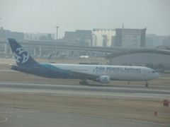 アジアアトランティック　B767-300到着①