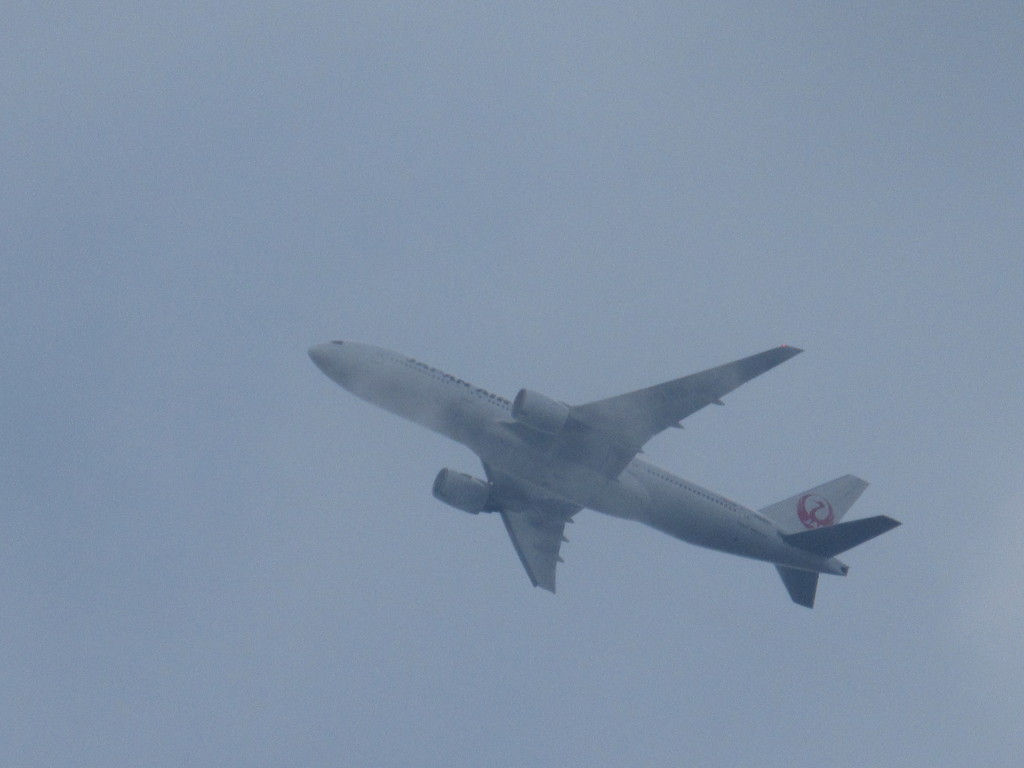 雲の間を飛行①