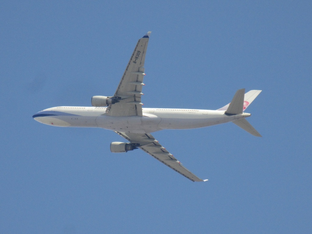 CHINA AIRLINE  A330-300  B-18309