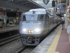 博多駅にて　787系の発車