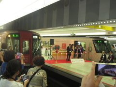西鉄福岡駅にて　8000系旅人引退セレモニーの様子です④