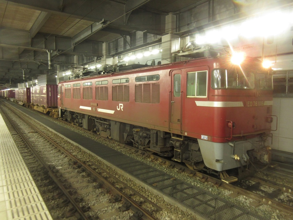 ED76-1019貨物の博多発車　②