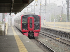 JR九州春日駅にて　雪の中の通過③