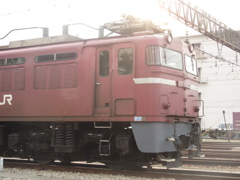 EF81-403機関車を目の前から