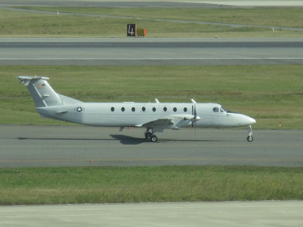 アメリカ空軍　C-12J