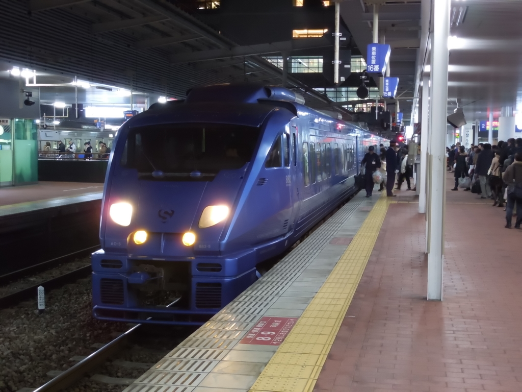 博多駅にて883系