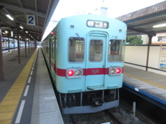 太宰府駅に停車中の西鉄電車