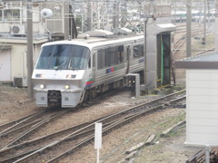 ホームの入れ替え作業を行う783系①