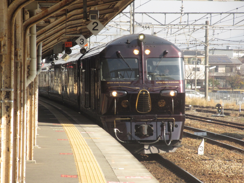 鳥栖駅に到着したななつ星①