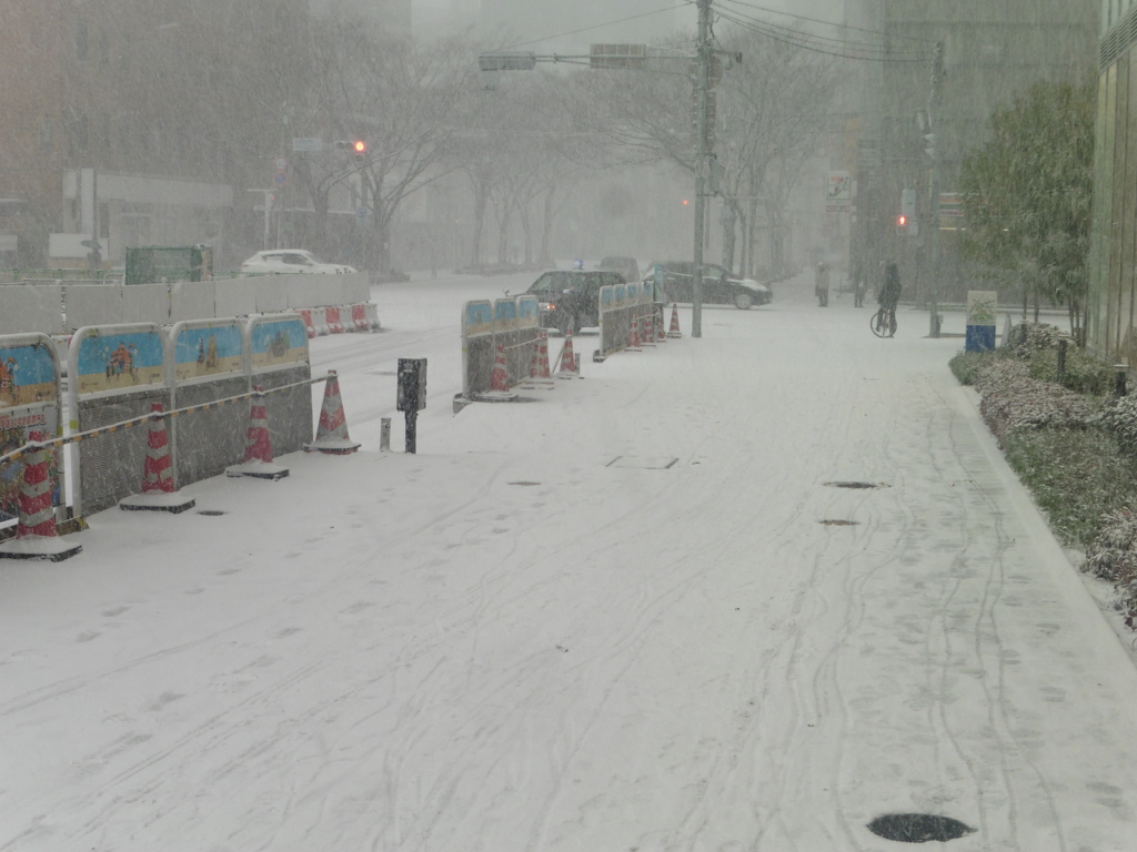 豪雪の博多駅前①