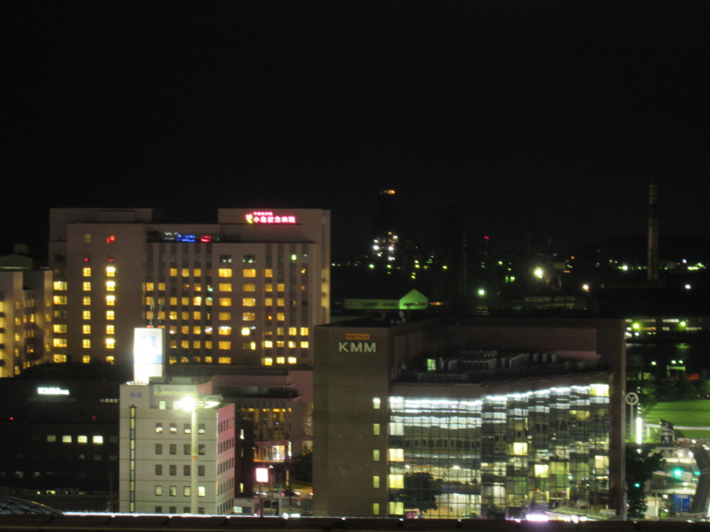 夜の小倉駅前　②