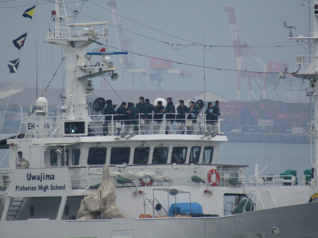 関門海峡を航行するえひめ丸　②