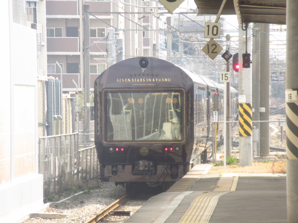 ななつ星の南福岡駅通過③