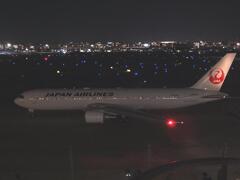 夜の福岡空港を出発　④