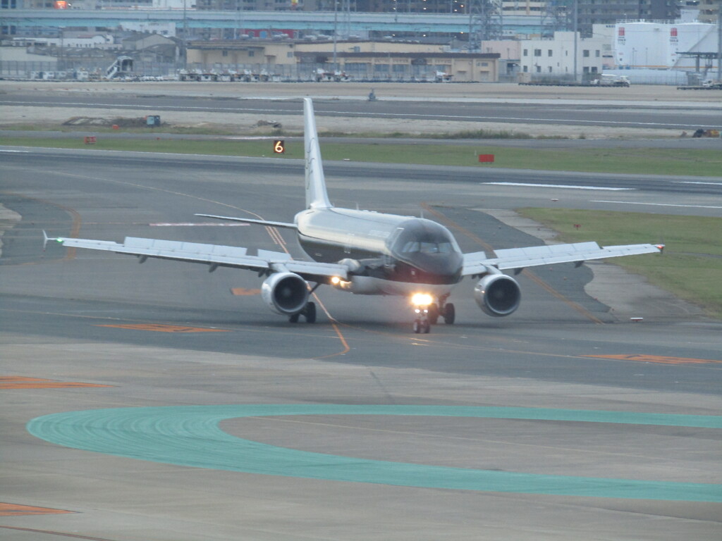 夕暮れの福岡空港にて　⑥