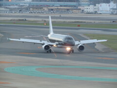 夕暮れの福岡空港にて　⑥
