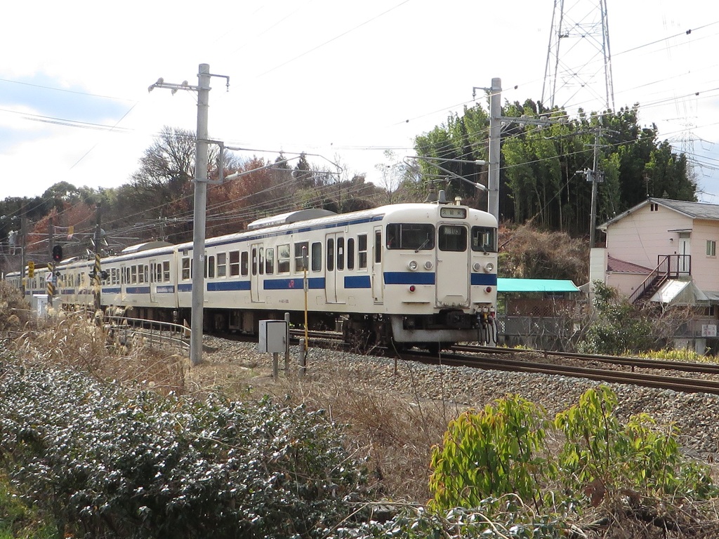 基山町付近を走る415系