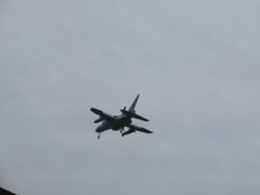 飛ぶT-4  1
