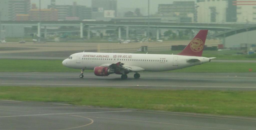 吉祥航空　A320の着陸　B-6861