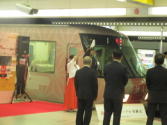 西鉄福岡駅にて　8000系旅人引退セレモニーの様子です⑤
