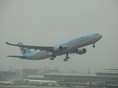 飛ぶKOREA AIR　Ａ３３０