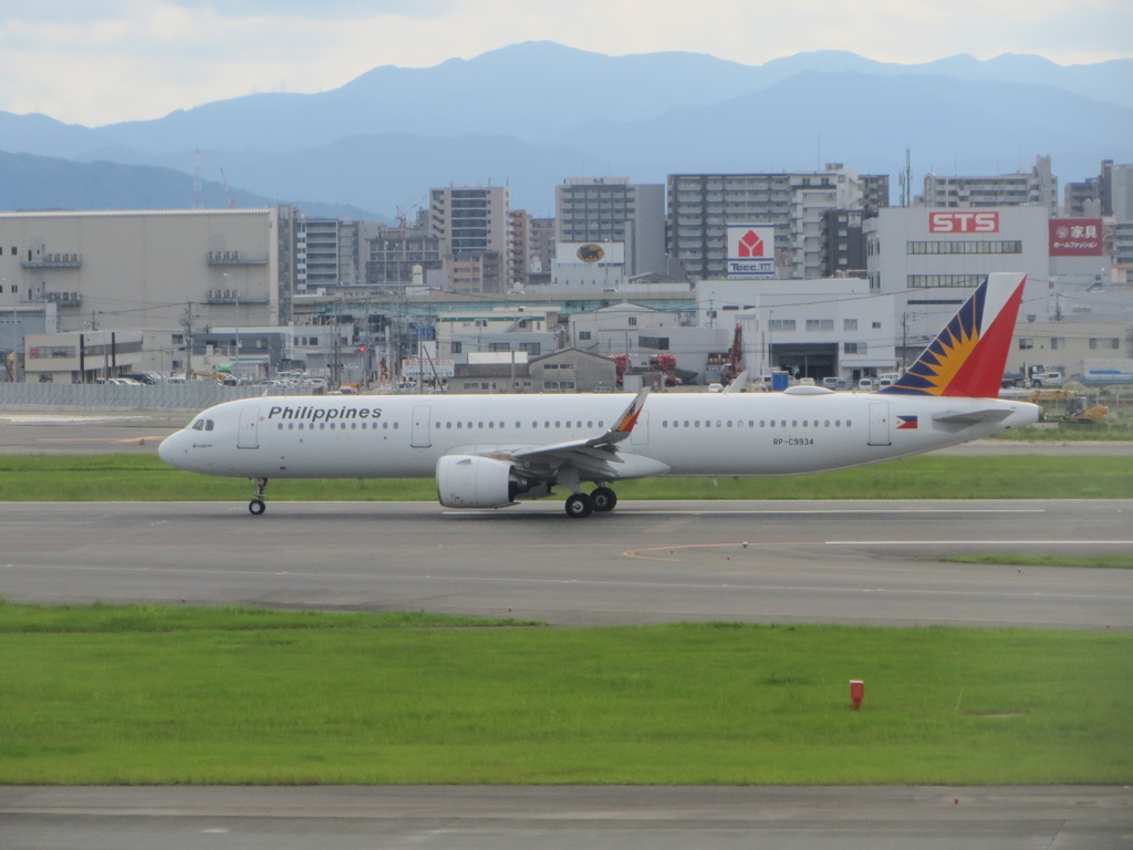 フィリピン航空　A321　福岡空港離陸