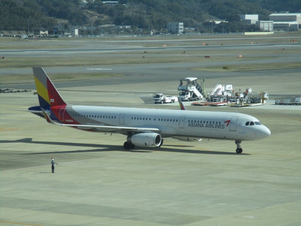 ASIANA  A321-200   HL8004