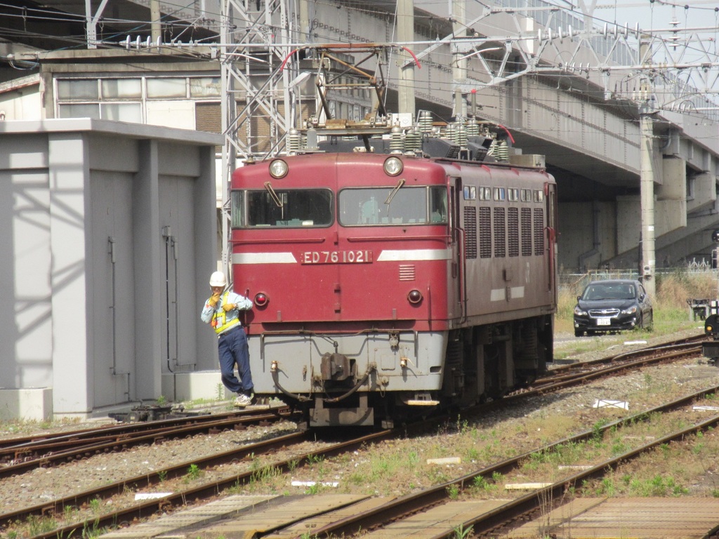 ED76機関車の機回し　③