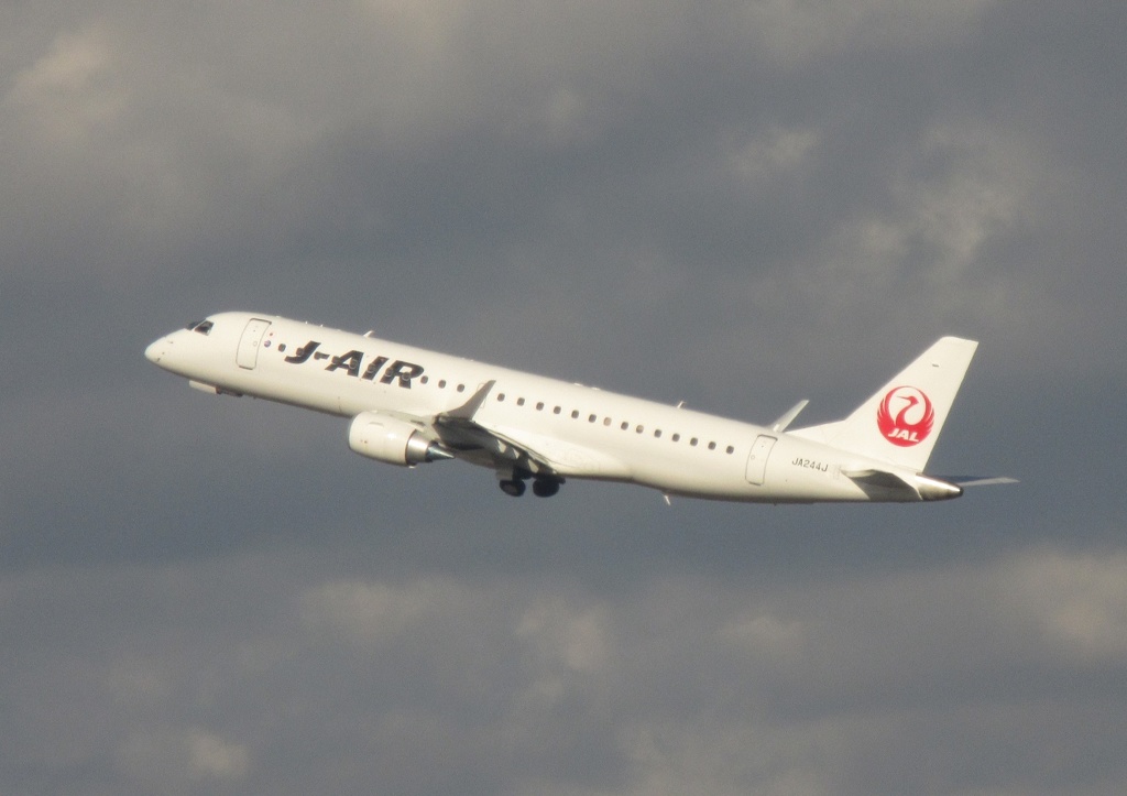 J-AIR　E190離陸