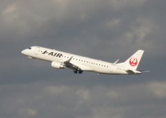 J-AIR　E190離陸