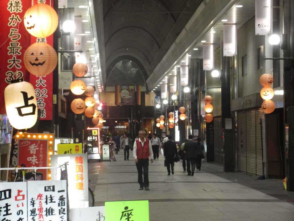 川端商店街ハロウィンの飾り②