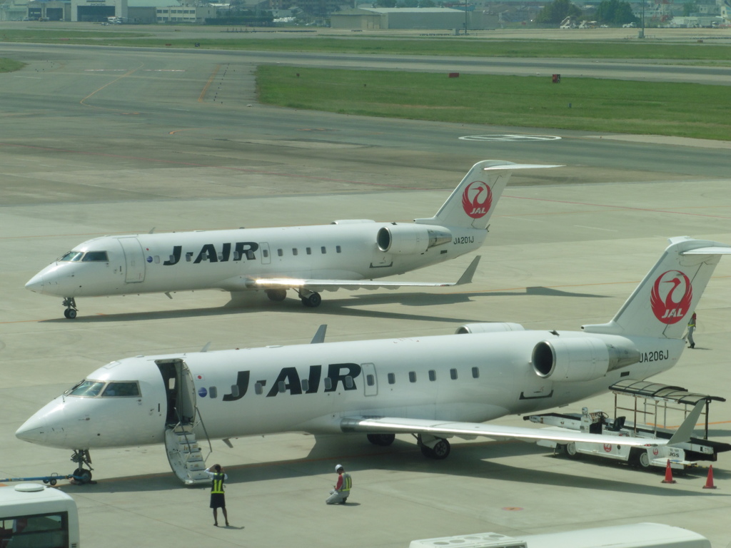 J-AIR　CRJ200のJA201JとJA206J