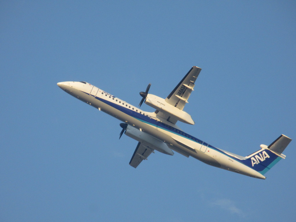ANA ボンバルディア離陸