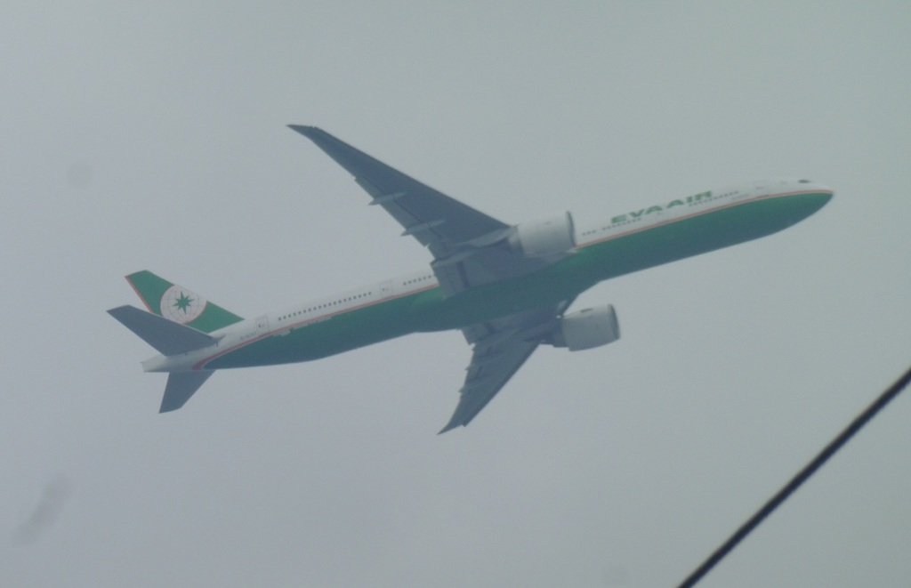 EVA　B777-300ERの離陸