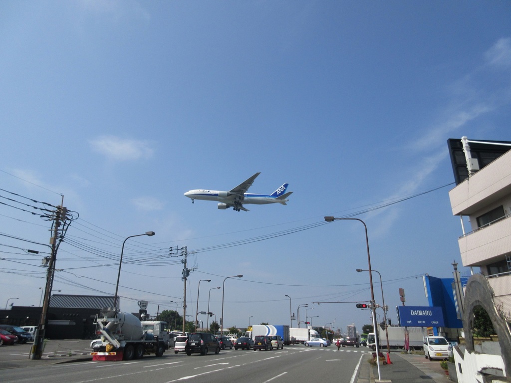 街角から眺めた機体②