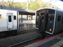 入線する817系②