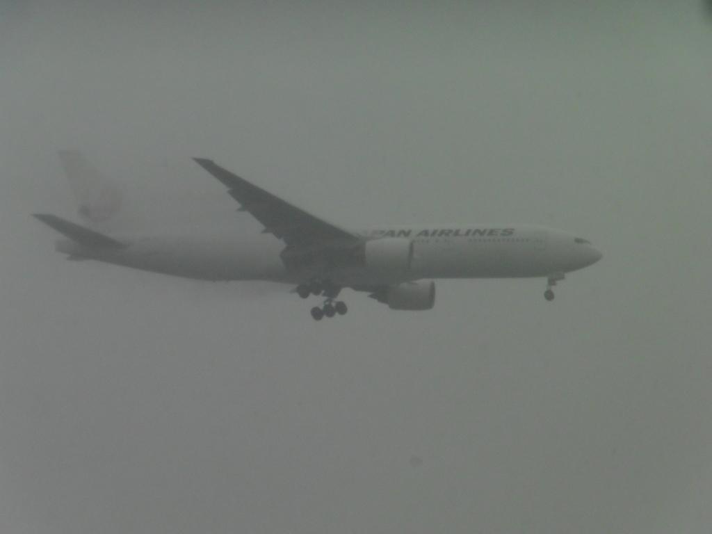 雨の中の着陸①