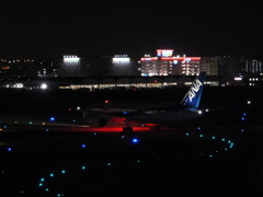 夜の福岡空港を出発　②