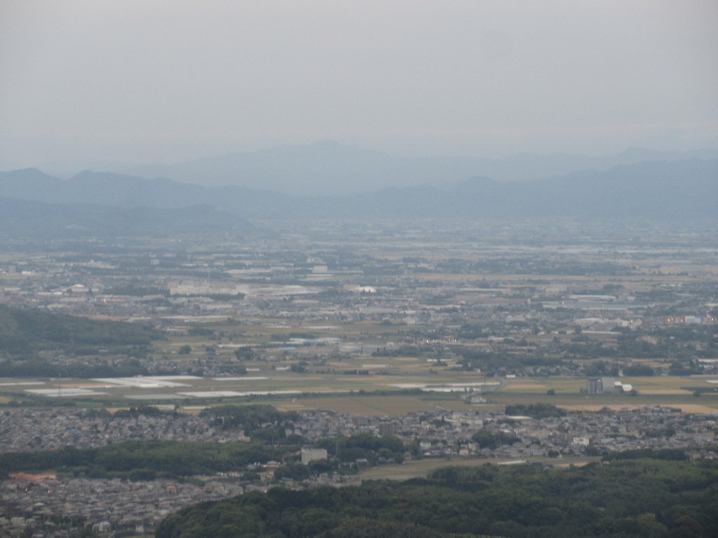 山頂から朝倉　日田方面を眺めて